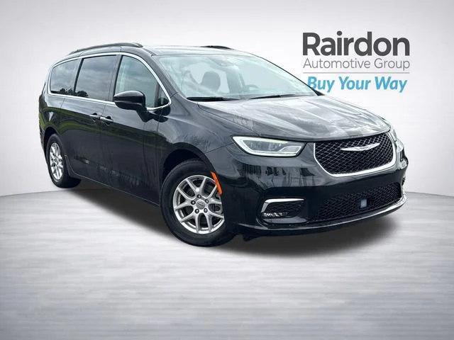 2022 Chrysler Pacifica Touring L's photo
