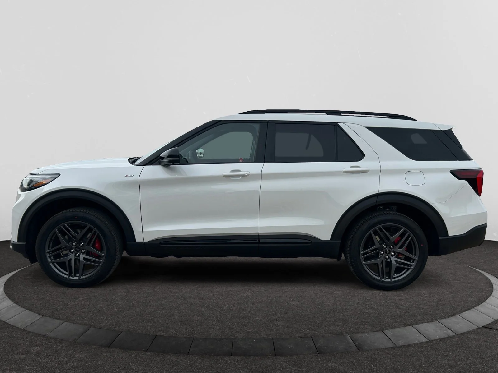New 2026 Star White Metallic Tri-Coat Ford ST-Line image 2