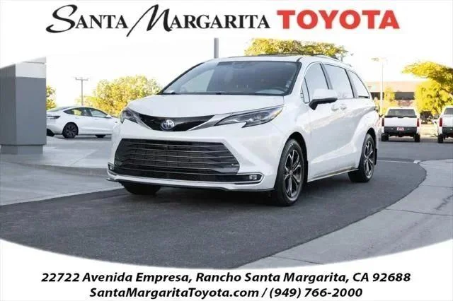 Certified Used 2025 WIND CHILL PEARL Toyota  image 1