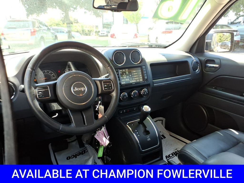 Used 2016 Black Jeep Latitude image 9