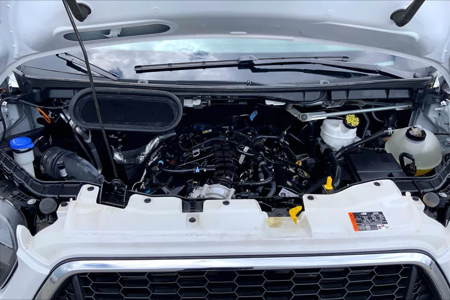 Used 2025 Oxford White Ford XLT image 30