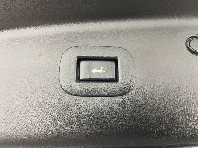 Used 2020 Brilliant Silver Metallic Nissan SL image 33