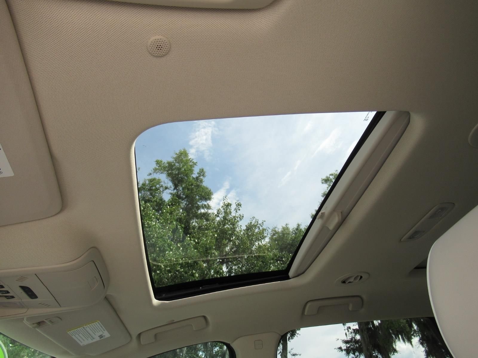 Used 2024 White Buick Avenir image 19