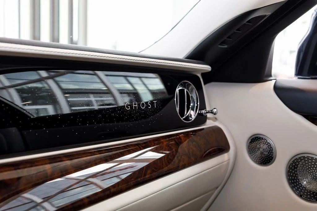 Used 2021 Midnight Sapphire Rolls-Royce  image 21