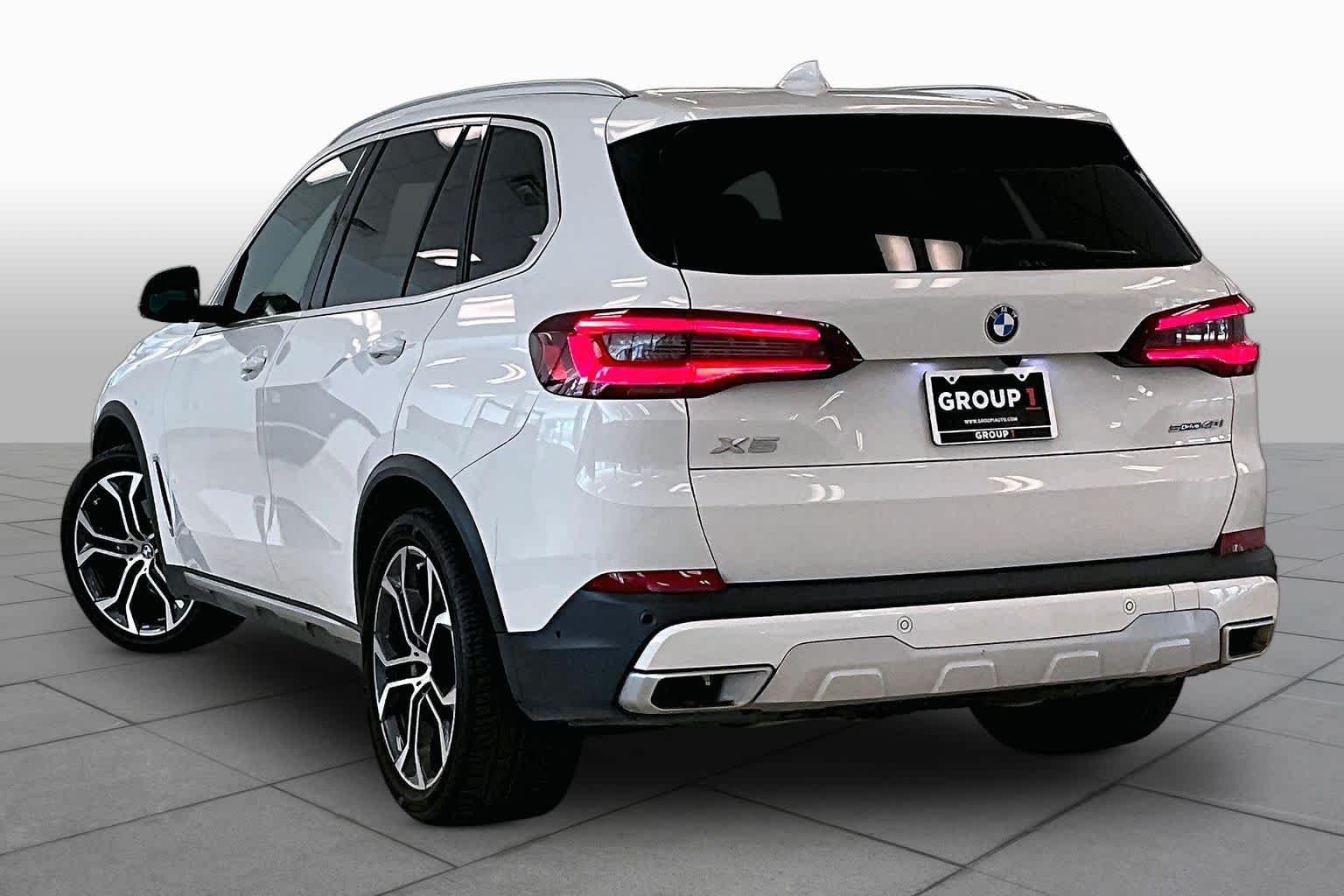 Used 2023 Alpine White BMW sDrive40i image 11