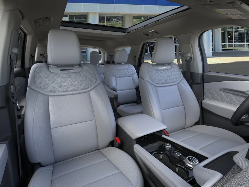 New 2026 Star White Metallic Tri-Coat Ford Platinum® image 10