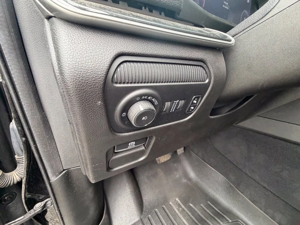 Used 2022 Diamond Black Cry Jeep Series I image 19