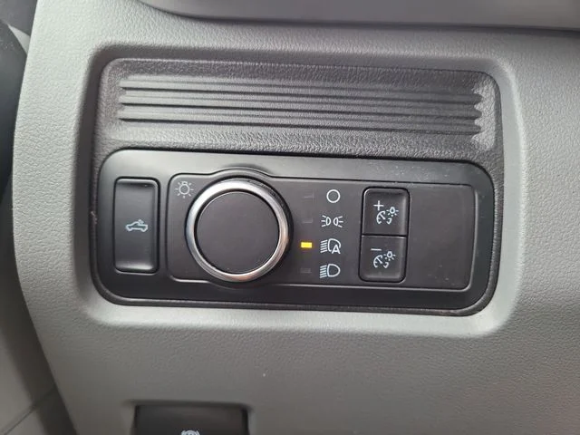 Used 2025 White Ford XL image 27