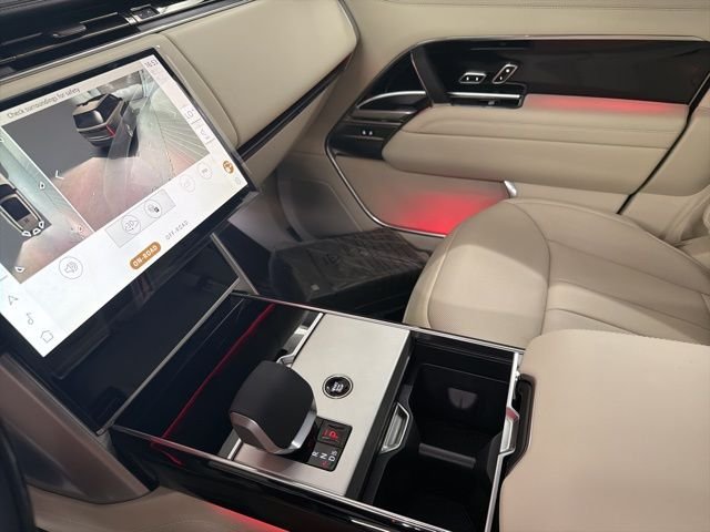 New 2026 Eiger Grey Land Rover SE image 36