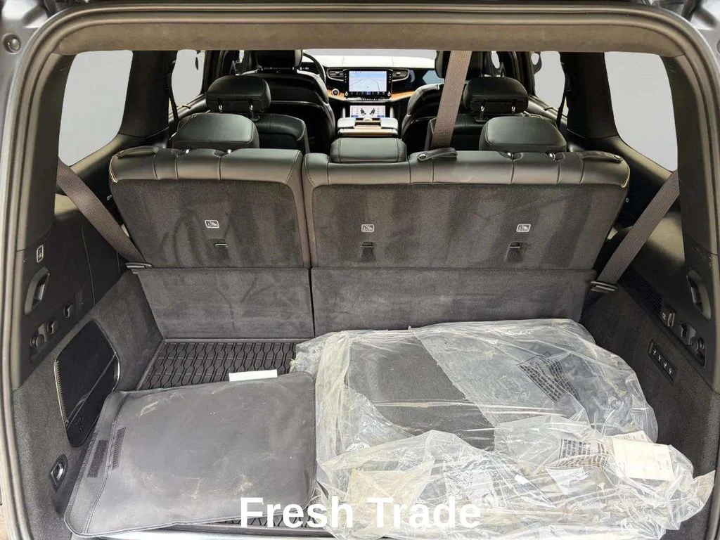 Used 2022 Diamond Black Crystal Pearlcoat Jeep Series III image 8