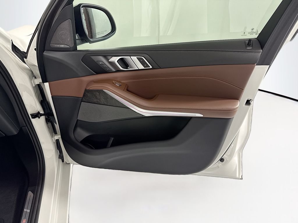 Used 2024 Alpine White BMW xDrive40i image 26