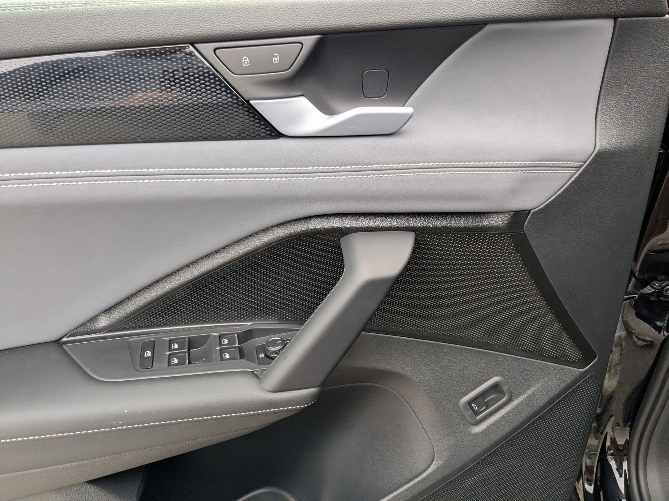New 2026 Deep Black Pearl Volkswagen SE R-Line Black image 7