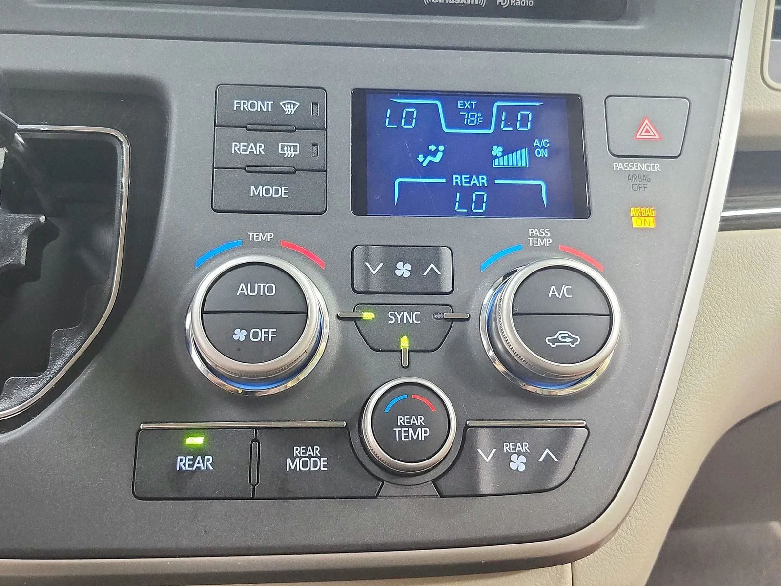 Used 2020 Green Toyota XLE Premium image 33