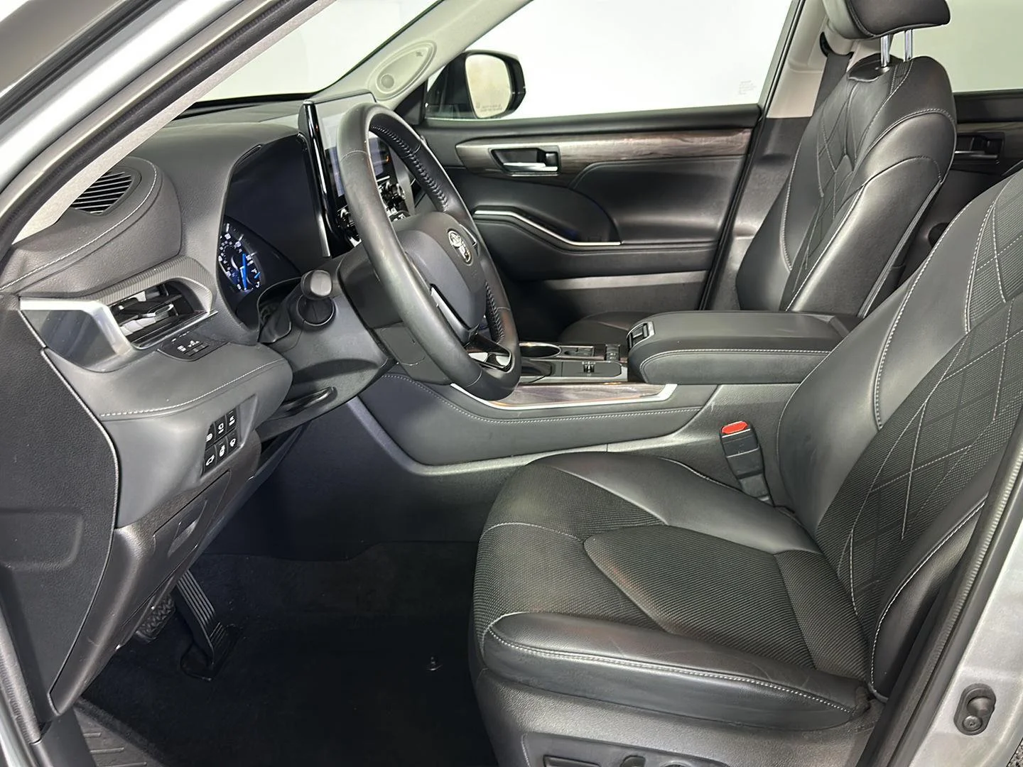 Used 2021 Celestial Silver Metallic Toyota Platinum image 10