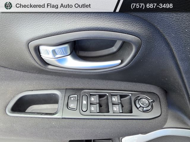 Used 2021 Sting-Gray Clearcoat Jeep Latitude image 21