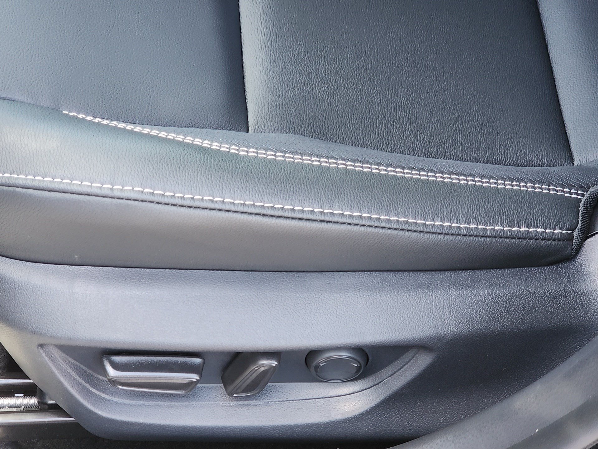 2026 Toyota Camry SE - Photo 21