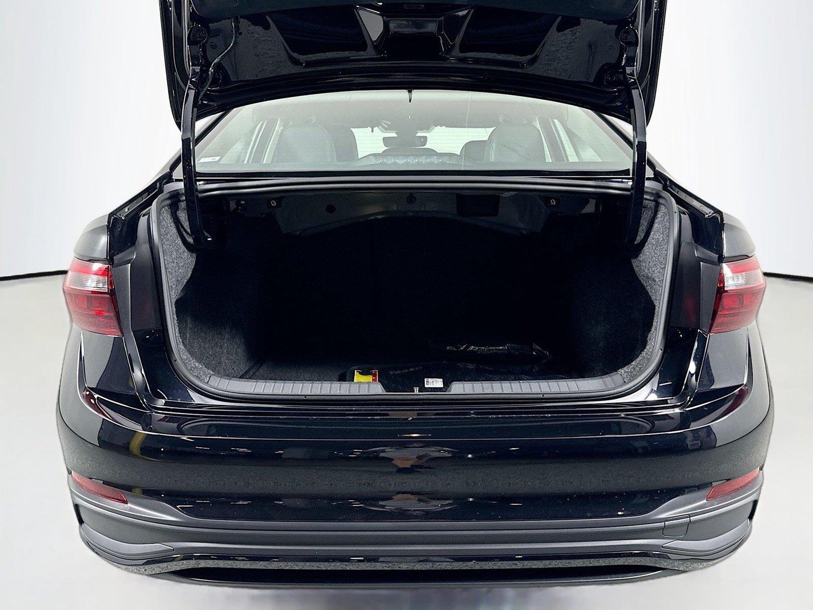 2025 Volkswagen Jetta SE - Photo 24