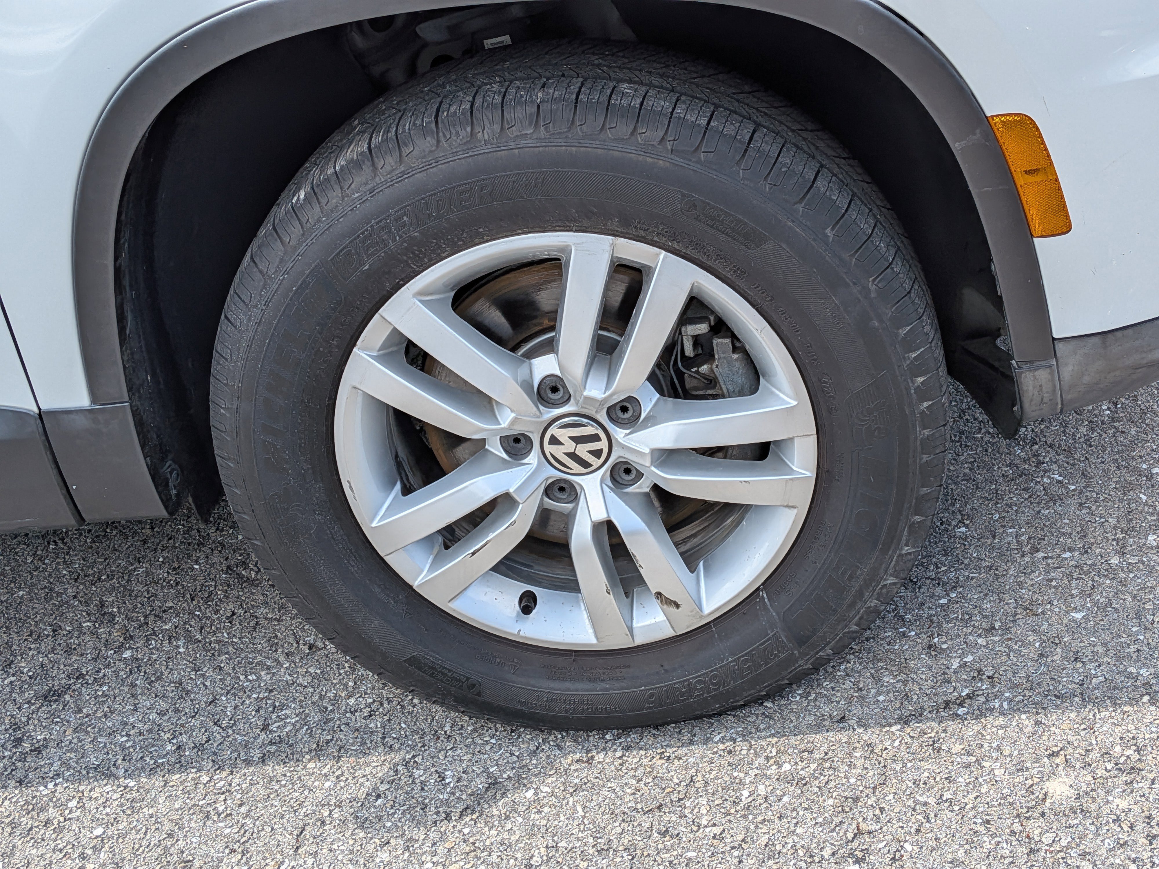 Used 2015 Pure White Volkswagen S image 11