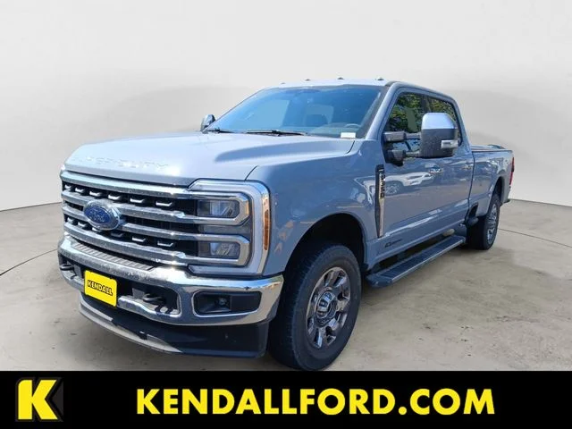 Used 2025 Gray Metallic Ford Lariat image 1