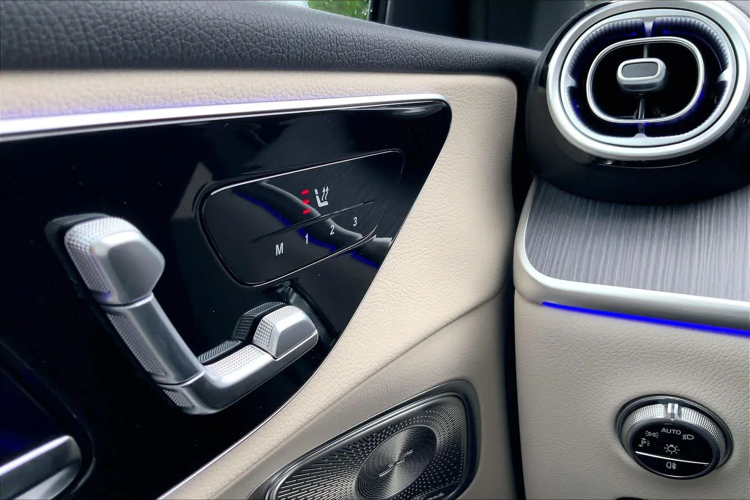 New 2026 Cirrus Silver Metallic Mercedes-Benz GLC 300 image 24