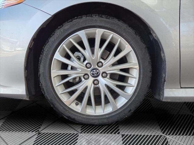 Certified Used 2018 CELESTIAL SILVER Toyota  image 9