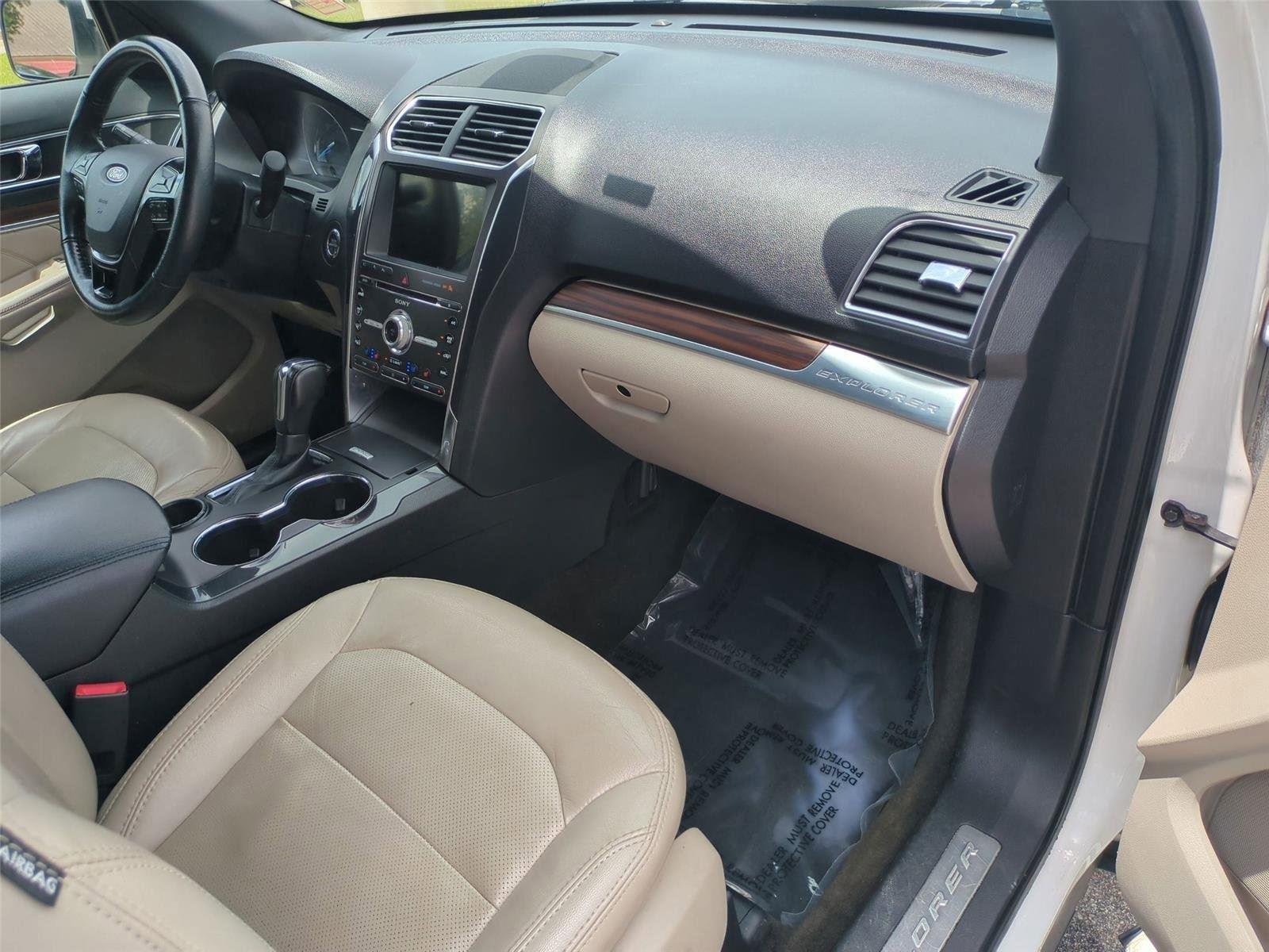 Used 2018 White Platinum Metallic Tri-Coat Ford Limited image 42
