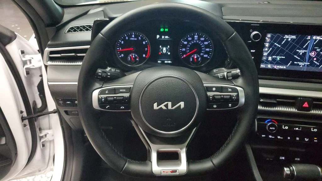Used 2022 White Kia GT-Line image 29
