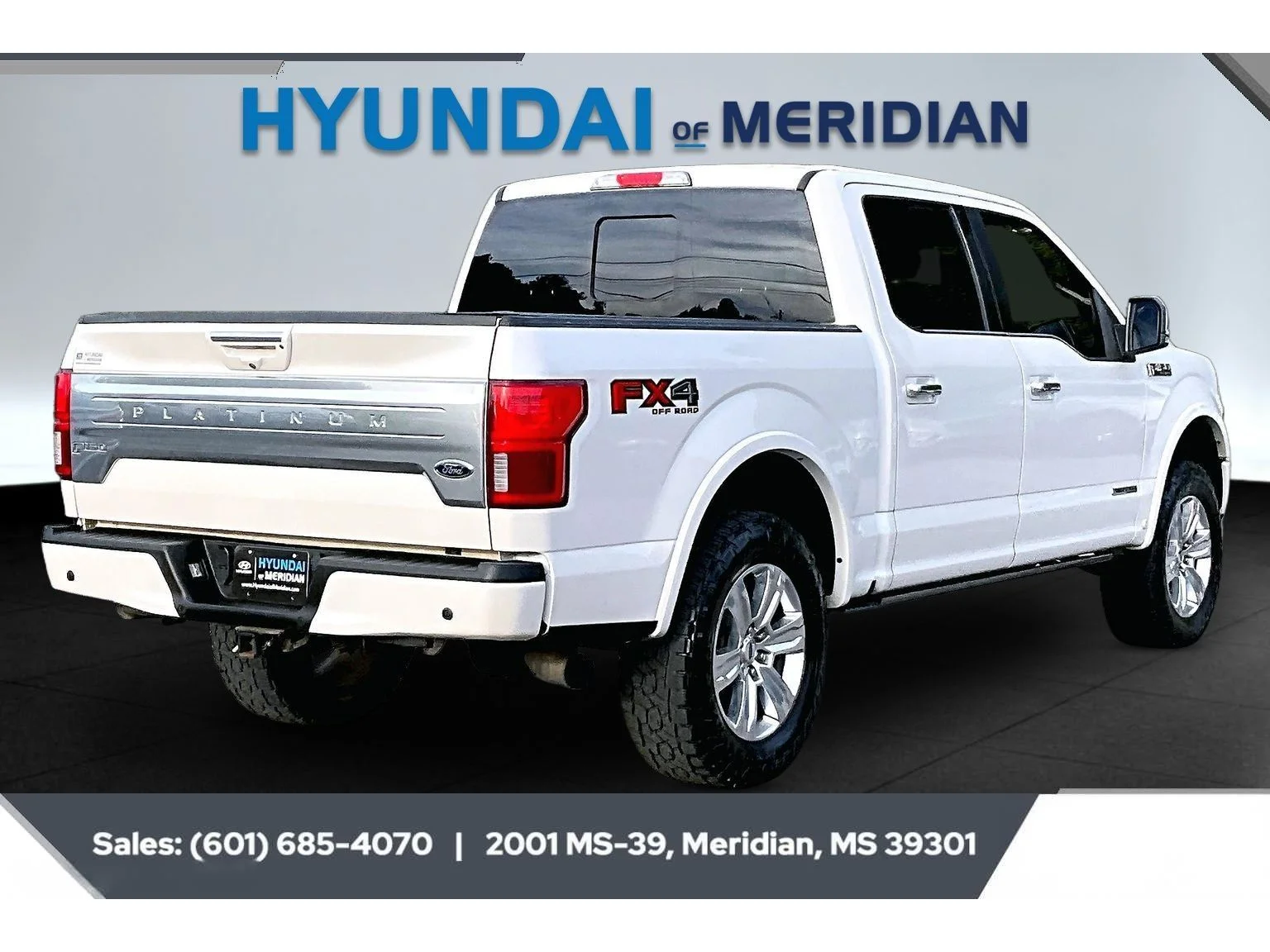 Used 2018 White Platinum Metallic Tri-Coat Ford Platinum image 11