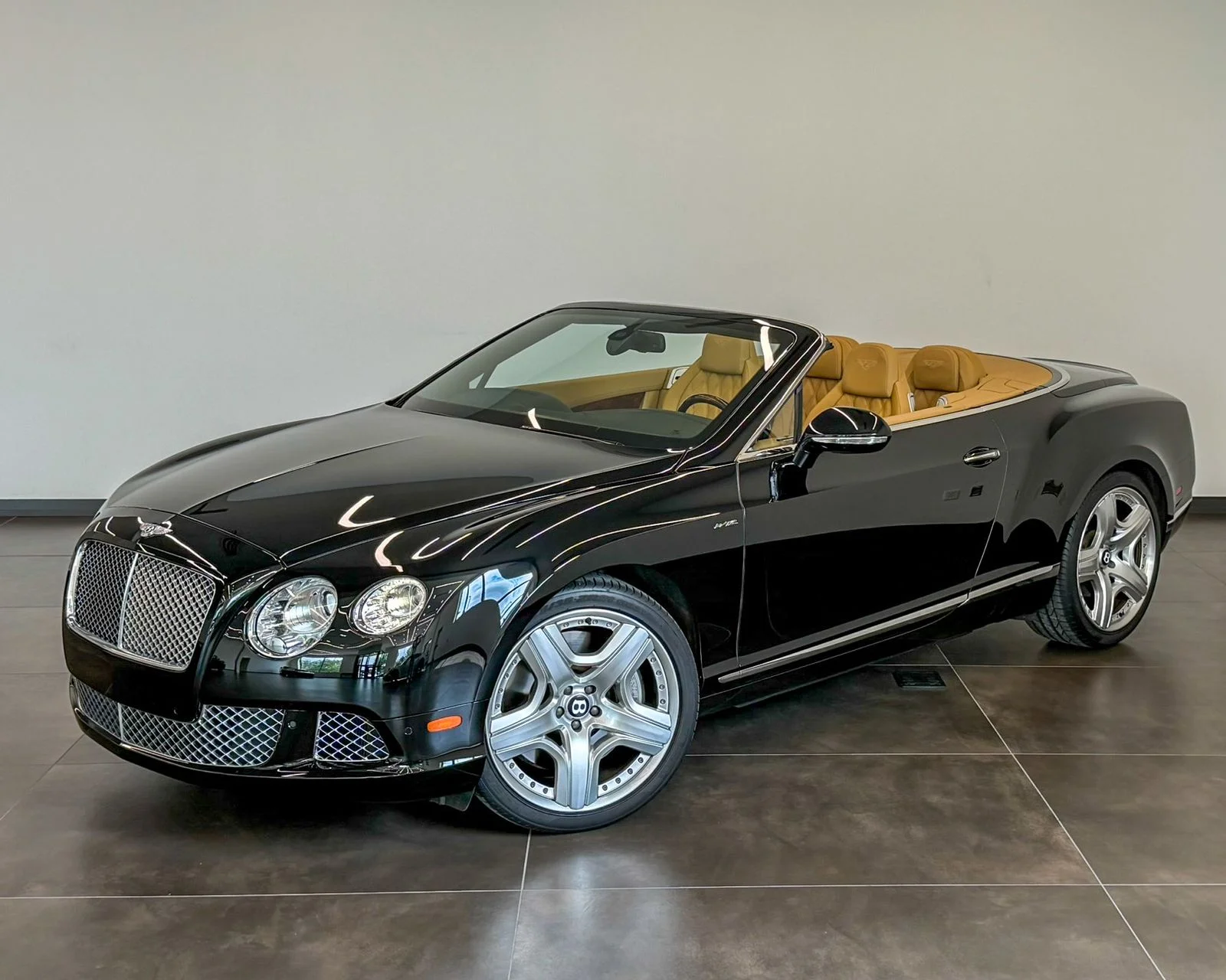 Used 2014 Black Bentley Base image 37
