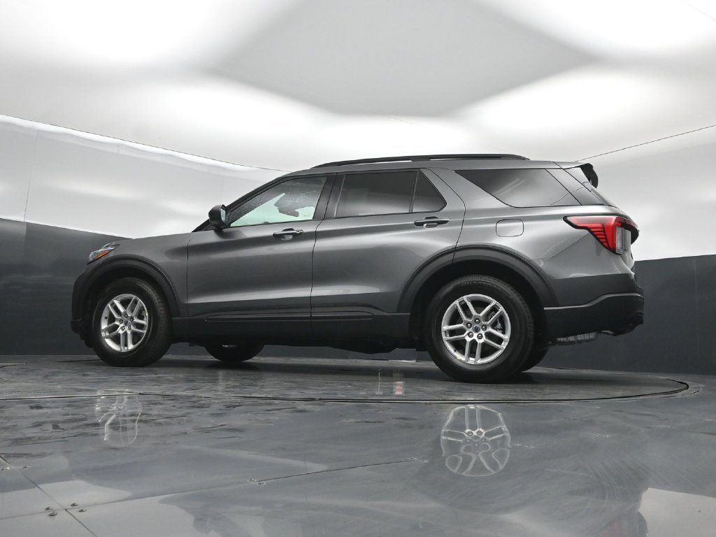 New 2027 Carbonized Gray Metallic Ford Active image 50