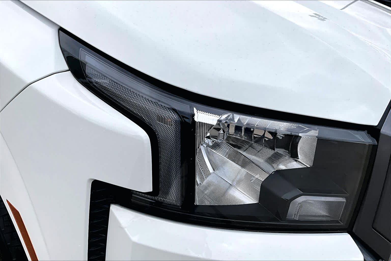 Used 2025 Glacier White Nissan SV image 25