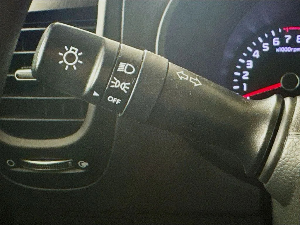 Used 2014 Brown Kia Plus image 12