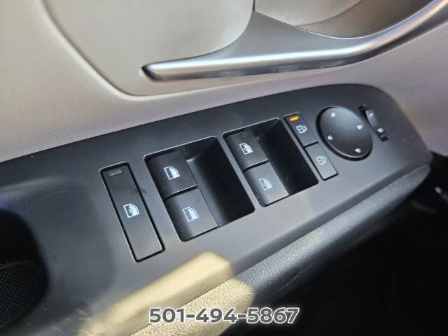 Used 2025 White Hyundai SEL image 32