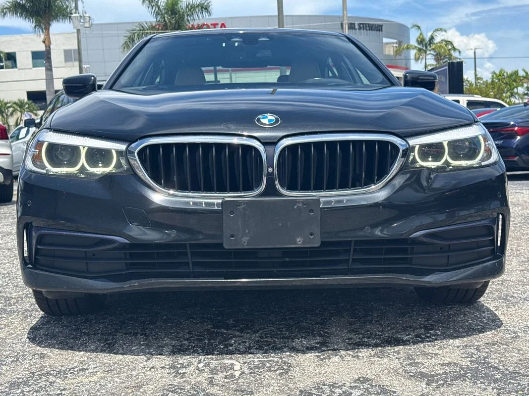 Used 2019 Black BMW xDrive image 2
