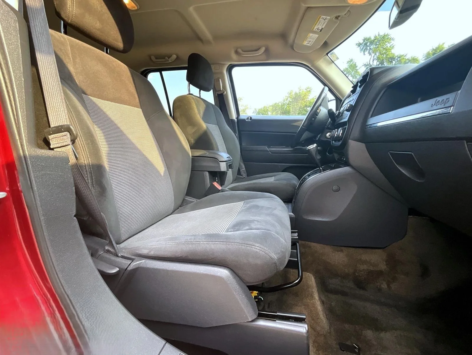 Used 2017 Red Jeep Latitude image 17