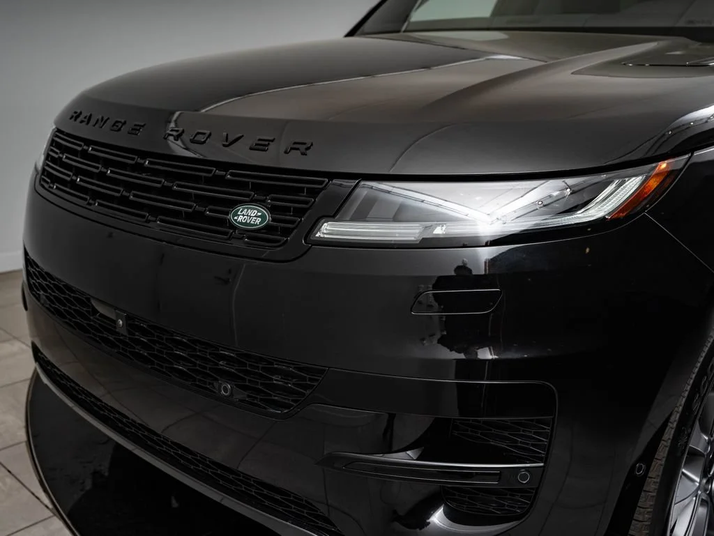 New 2026 Santorini Black Land Rover SE image 16