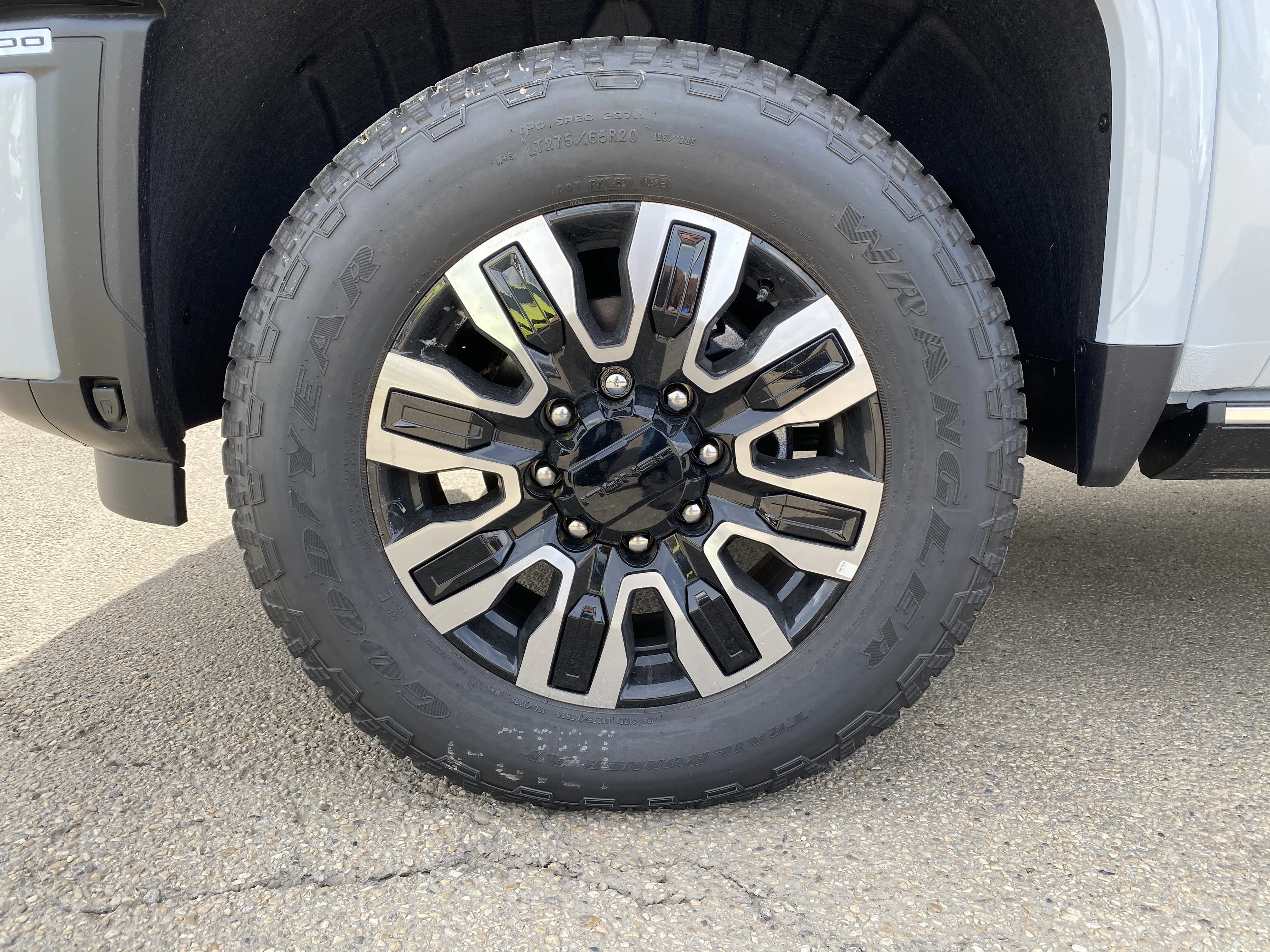 New 2026 GLACIER WHITE TRICOAT GMC Denali Ultimate image 12