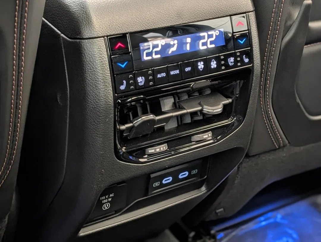 New 2026 Grey Jeep Summit - - 4x4 - Advanced ProTech Group IV - Palermo Leather Seats - Head-Up Display & More! image 30