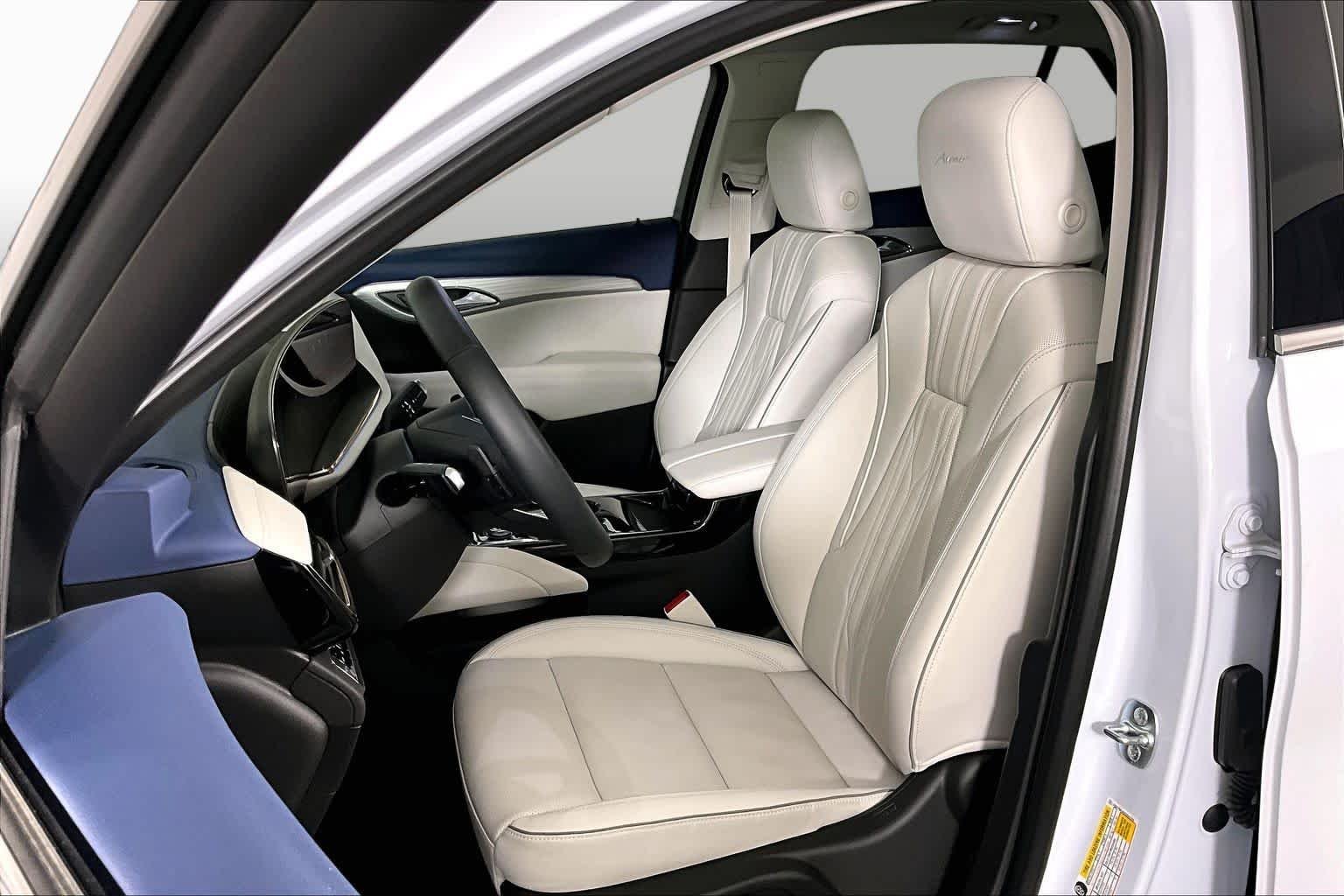 Used 2025 Iridescent White Tricoat Buick Avenir image 8