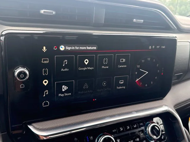 Used 2025 White GMC Denali image 32