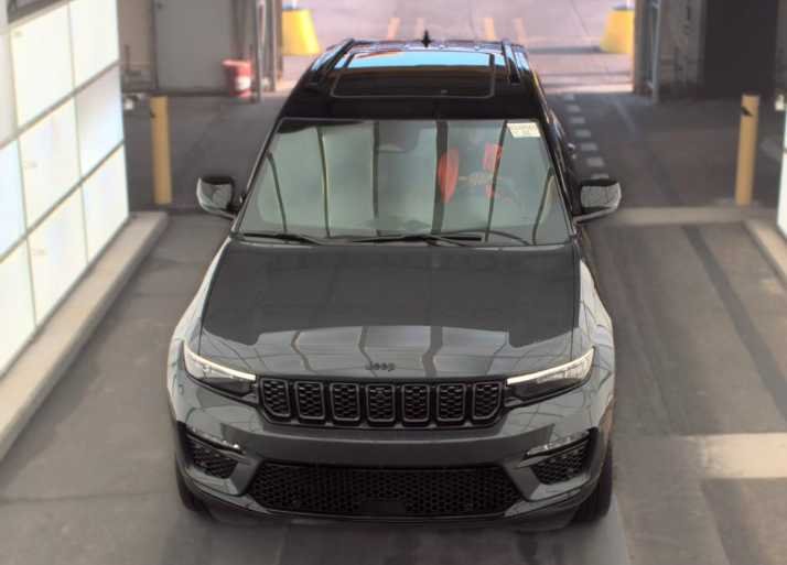 Used 2025 Jeep Grand Cherokee Summit with VIN 1C4RJHEGXS8768484 for sale in Kansas City