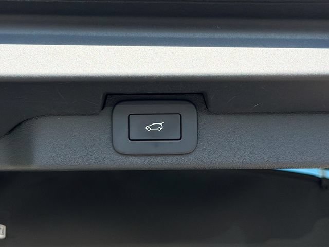 Used 2025 Santorini Black Metallic Land Rover Metropolitan Edition image 14