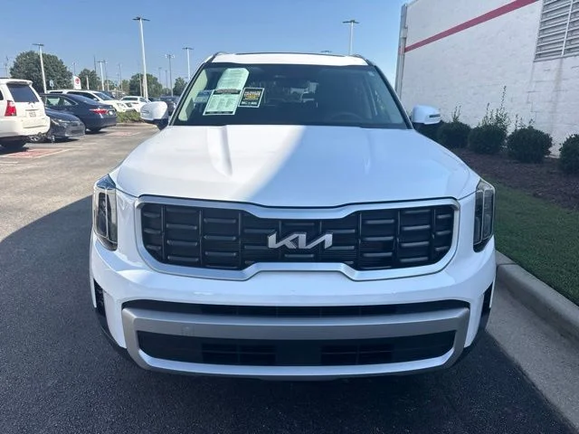 Used 2025 White Kia S image 2