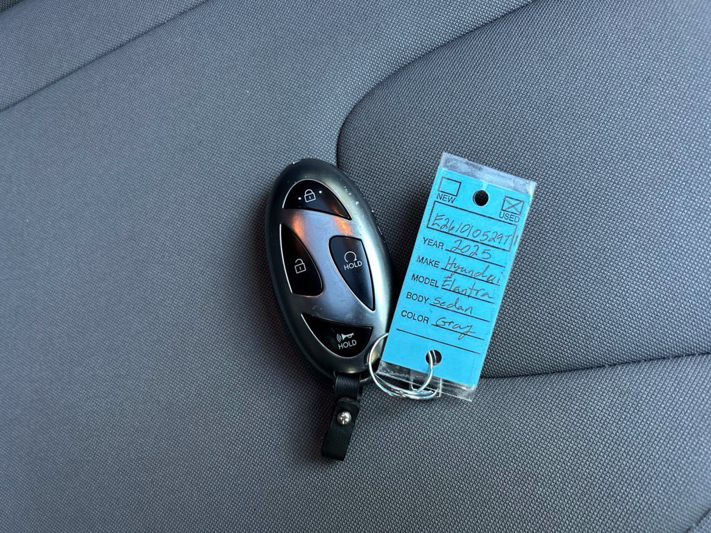 Used 2025 Gray Hyundai SEL Convenience image 31