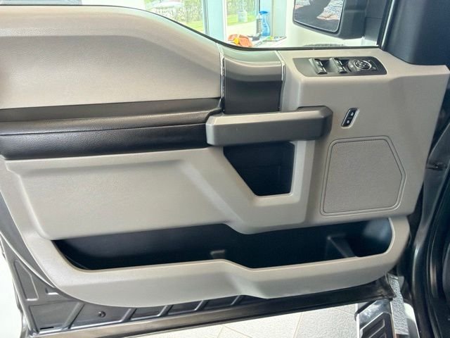 Used 2015 Magnetic Metallic Ford XLT image 19
