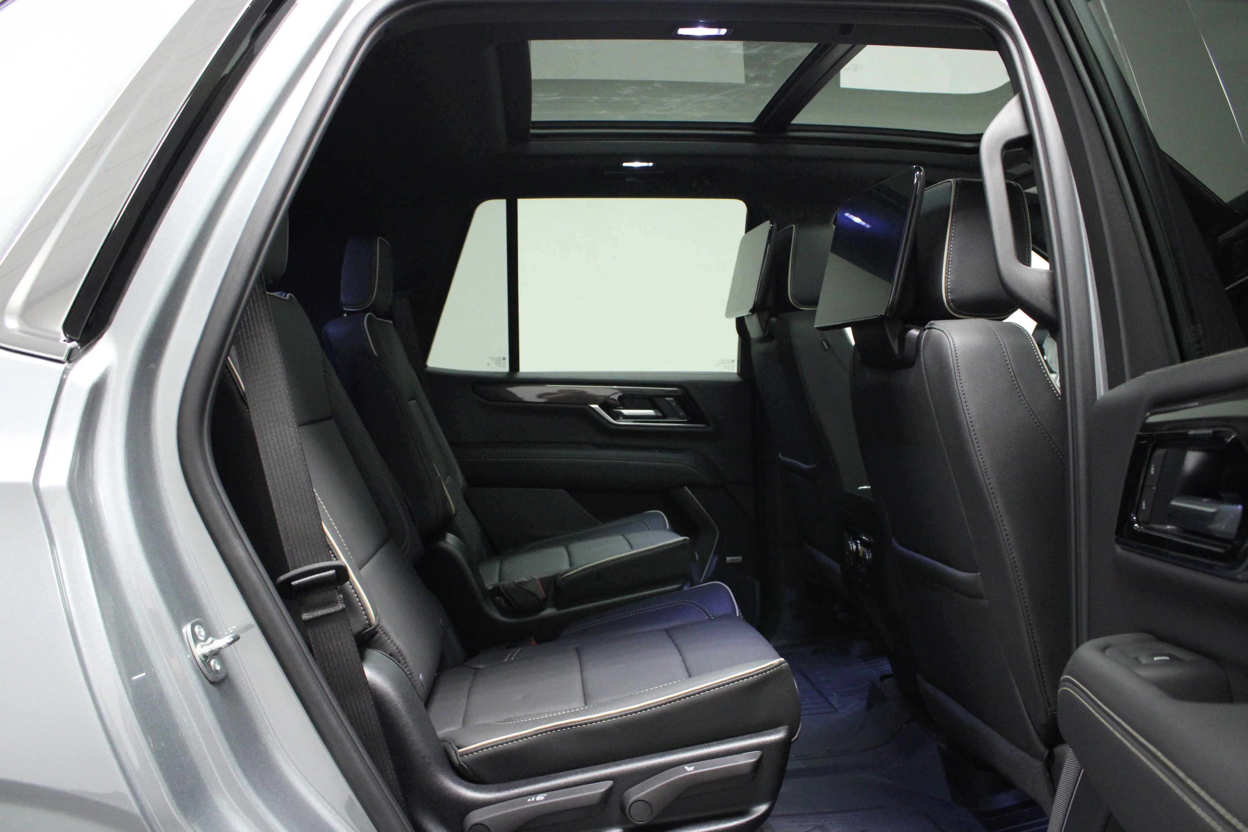 New 2026 Sterling Metallic GMC Elevation image 18