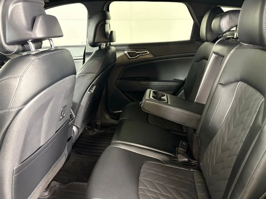 Used 2025 Black Kia X-Line image 39