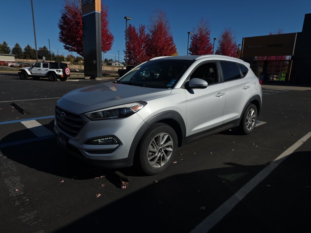 Used 2016 Silver Hyundai SE image 1