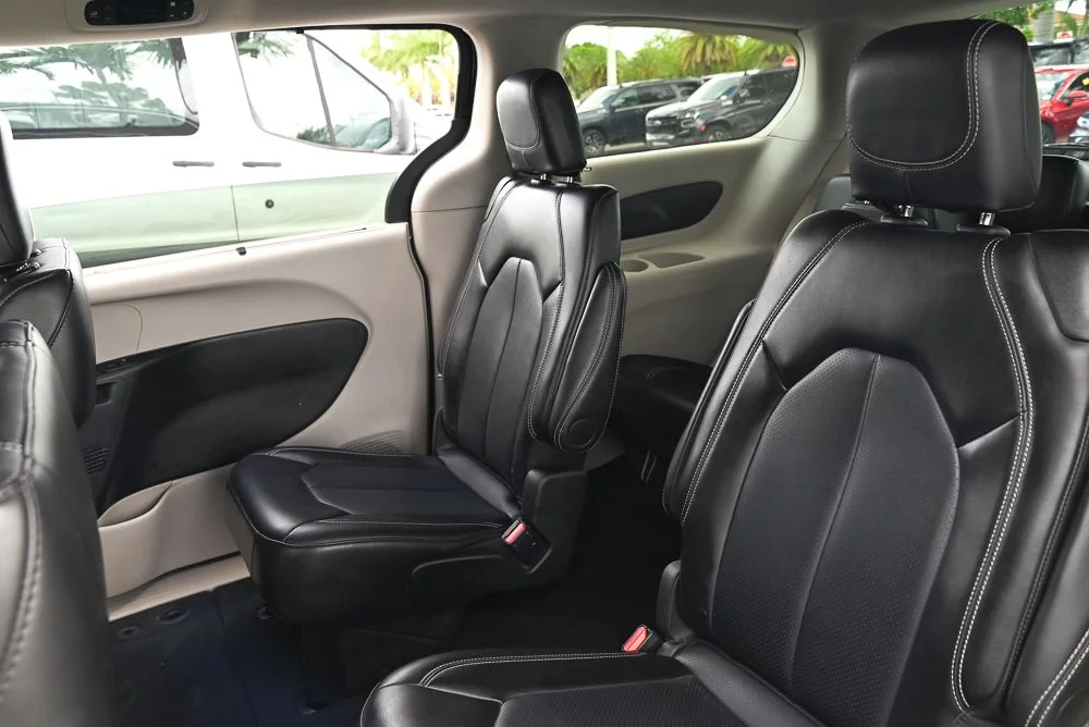 Used 2024 Black Chrysler Touring L image 17