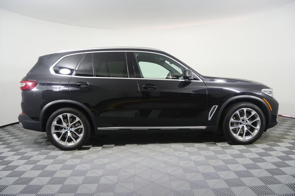 Used 2023 Black Sapphire Metallic BMW xDrive40i image 6